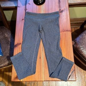 Ivivva RARE grey patterned leggings, Size 8